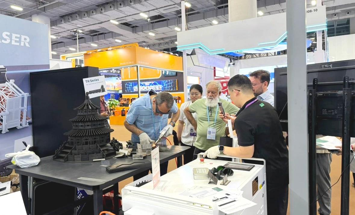 AORE Laser alla 138a Fiera di Canton (2).jpg
