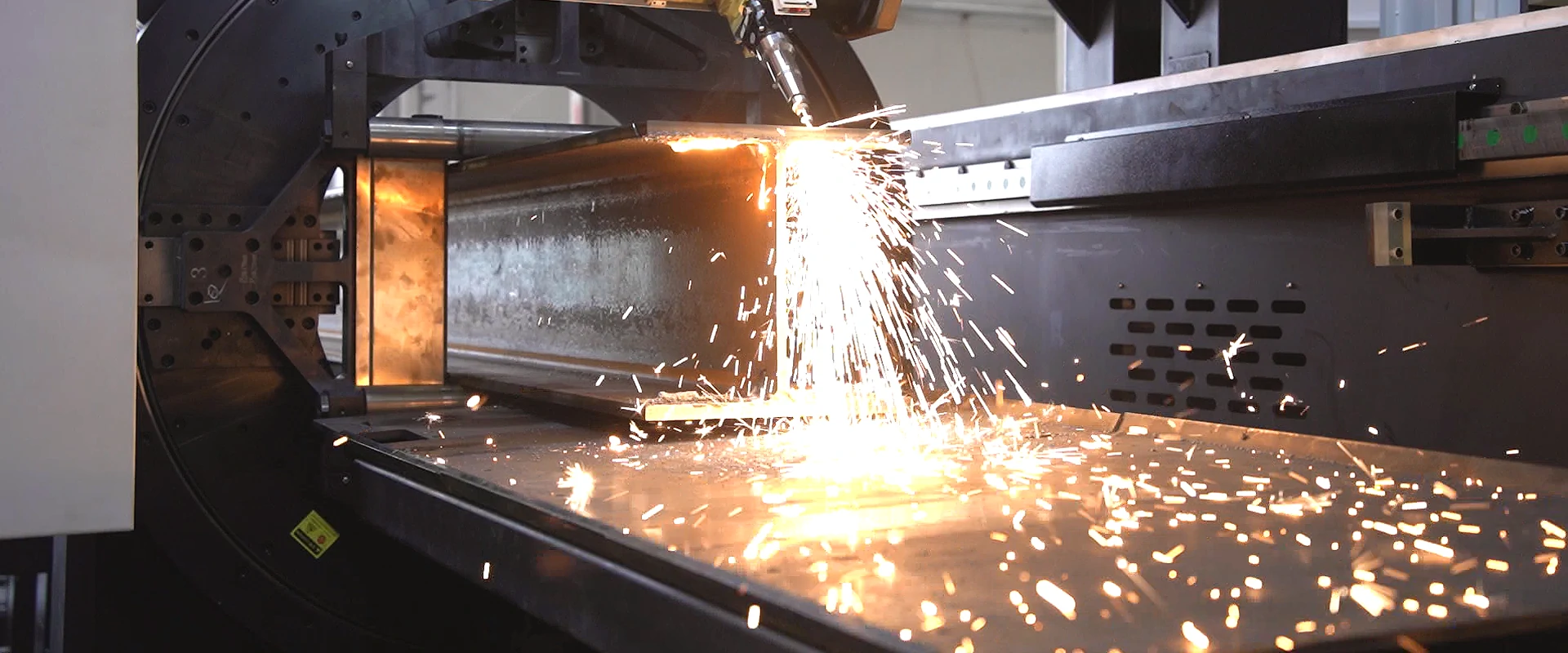 Test di taglio della macchina per il taglio laser dei tubi.webp